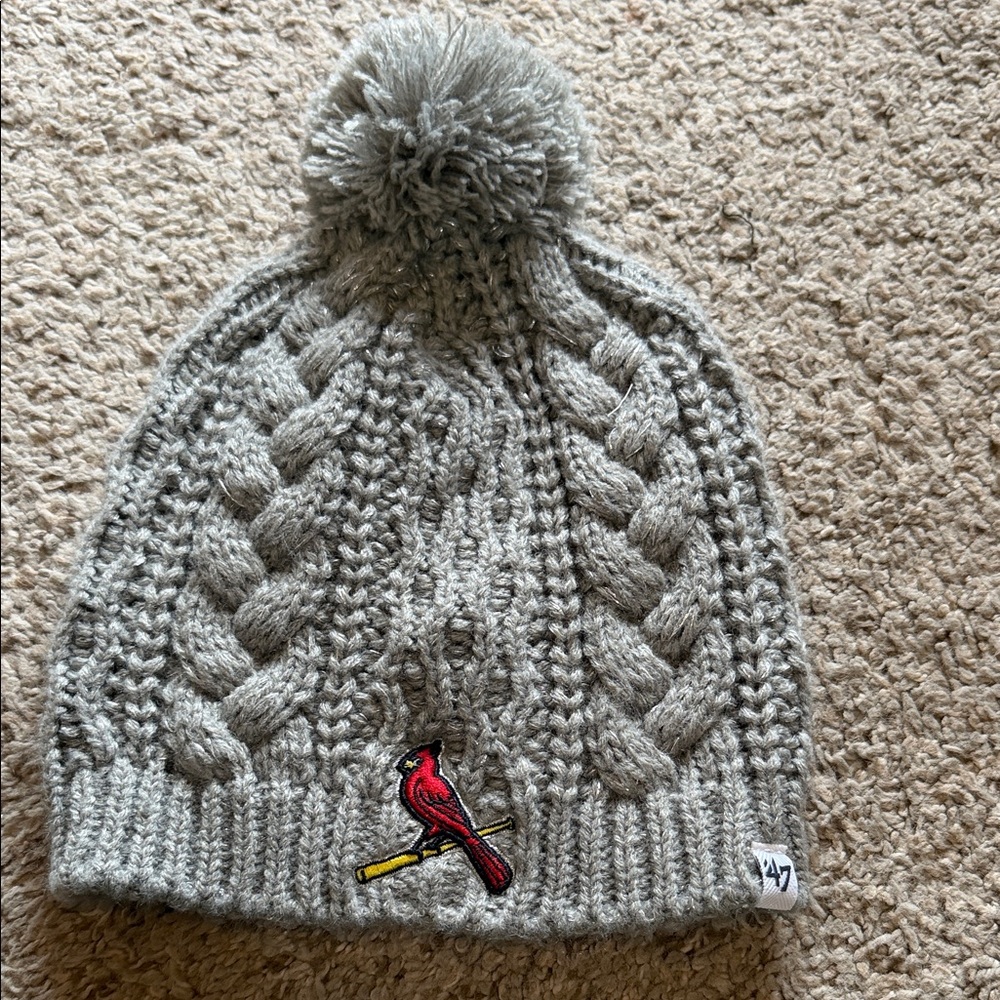 47 Women’s Gray Cable Knit St. Louis Cardinals Pom Beanie w/ Silver Threads